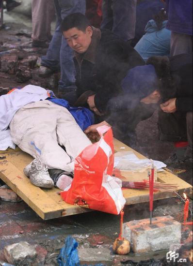 男孩悲情视频素材下载-(男孩悲情视频素材下载网站)