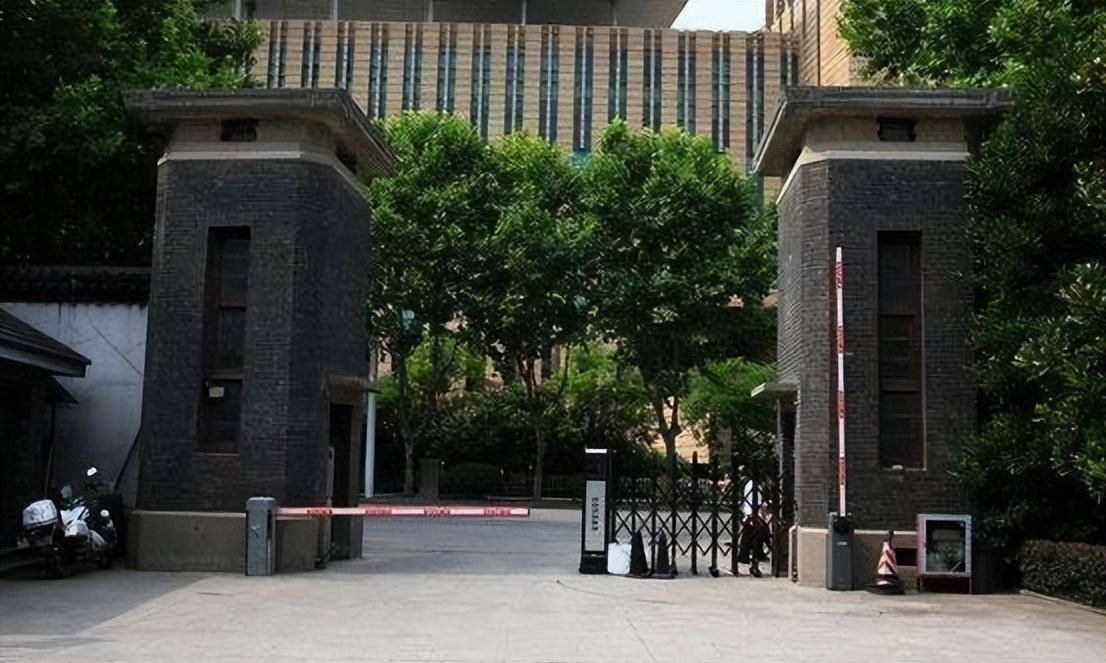 军区大院txt下载_(军区大院 小说txt)